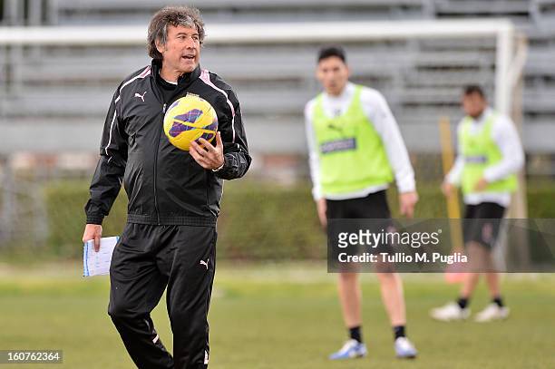 Alberto Malesani, new Coach of Palermo, issues instructions during a Palermo training session at Tenente Carmelo Onorato Sports Center on February 5,...