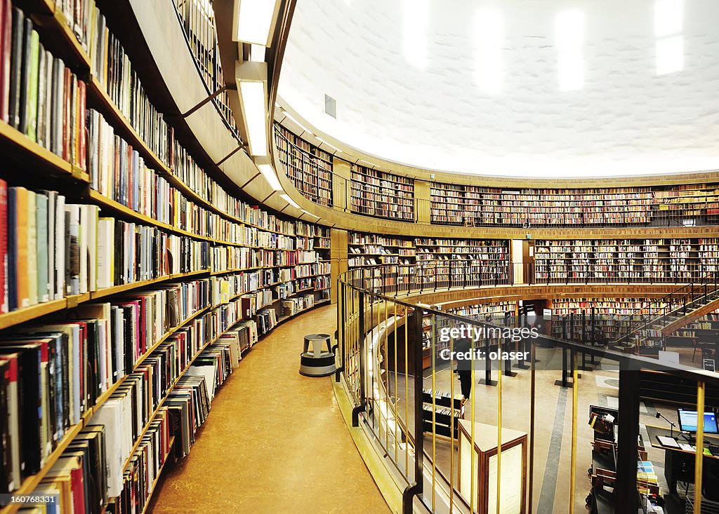 Library bookshelf, diminishing perspective