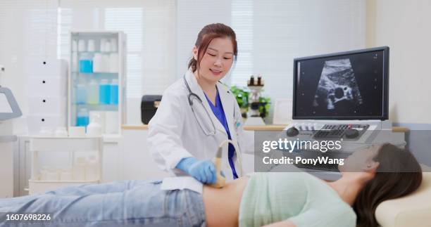 woman belly ultrasound examination - ovarian cyst imagens e fotografias de stock