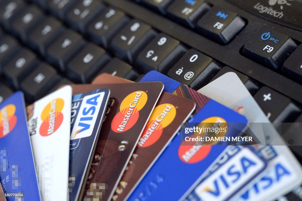 FRANCE-BANK-CARD-FEATURE