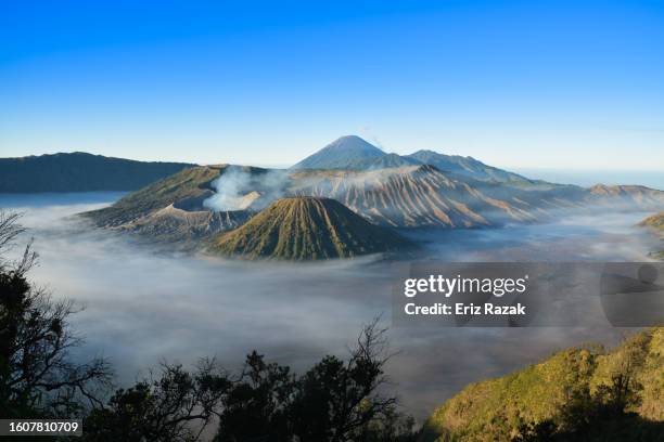 aerial view of sunrise at mount bromo with gradation blue sky | volcanic landscape - aktiv vulkan bildbanksfoton och bilder