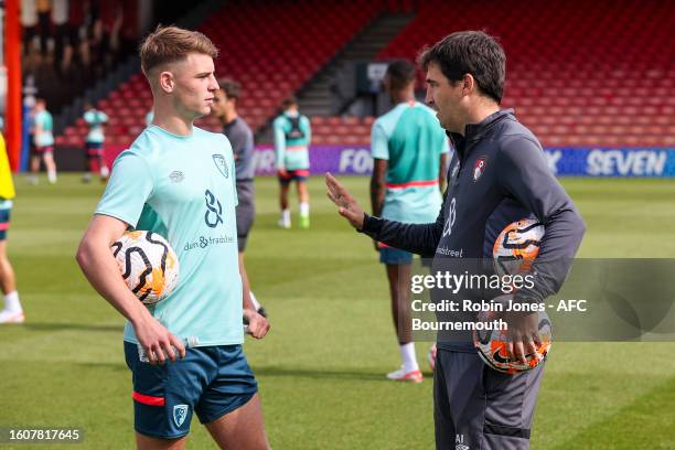 Head Coach Andoni Iraola with new signing Alex Scott of Bournemouth at Vitality Stadium on August 11, 2023 in Bournemouth, England.