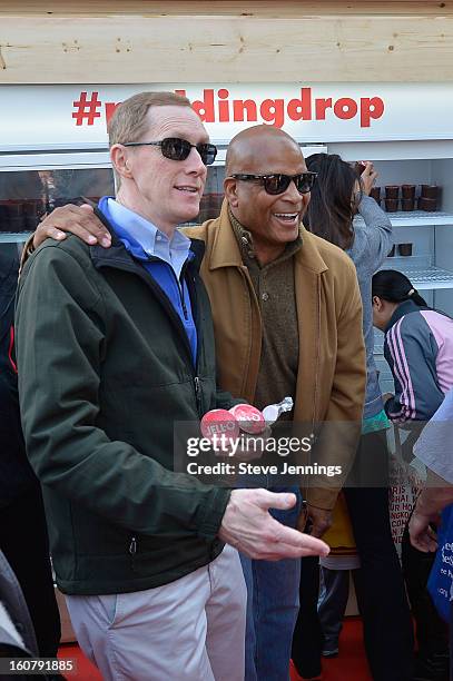 Ronnie Lott poses with fans at the JELL-O Make The Taste of Defeat Sweet on February 5, 2013 in San Francisco, California.