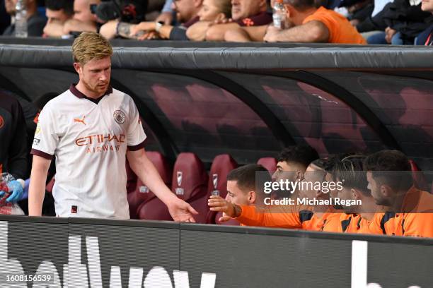 Kevin De Bruyne of Manchester City looks dejected after sustaining an injury during the Premier League match between Burnley FC and Manchester City...