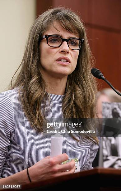 Actor Amanda Peet speaks during a news conference hosted by the Mayors Against Illegal Guns and the Law Center to Prevent Gun Violence at the U.S....