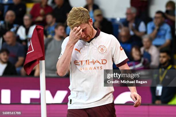 Kevin De Bruyne of Manchester City reacts after sustaining an injury during the Premier League match between Burnley FC and Manchester City at Turf...