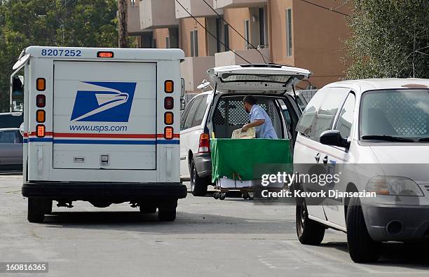 Usps Mail Load Usps Letter Photos and Premium High Res Pictures - Getty Images