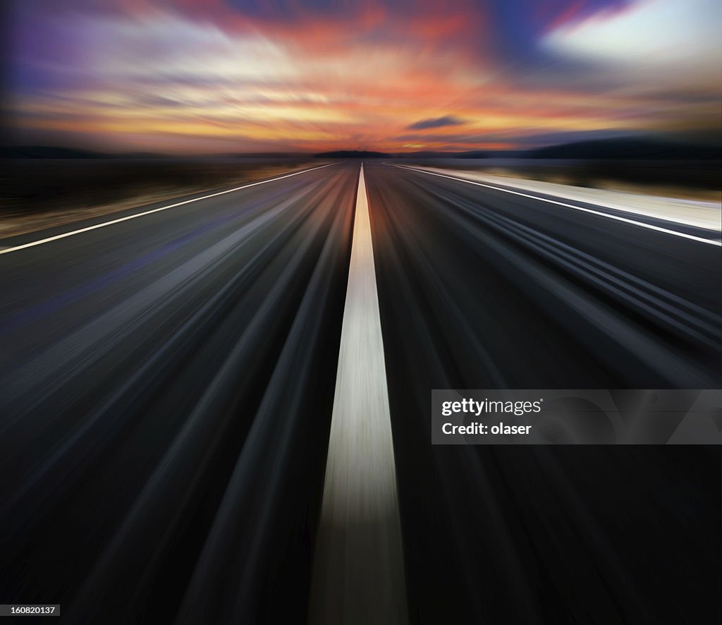 モーションブラー road と劇的な空