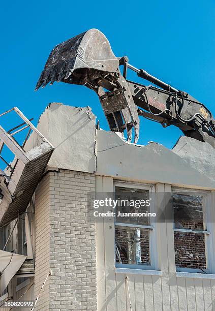 demolition - claw machine stockfoto's en -beelden