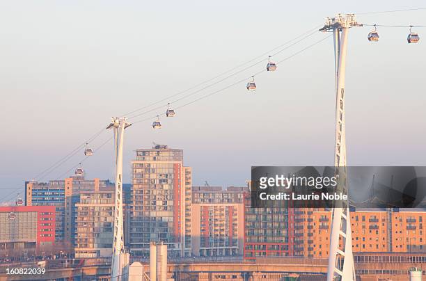 emirate's airline cable car, london, england - overhead cable car stock pictures, royalty-free photos & images