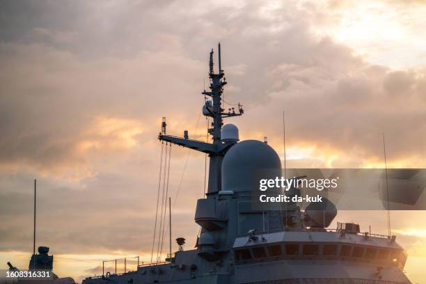 navigation radar tower on warship at sunset close-up - marinha imagens e fotografias de stock