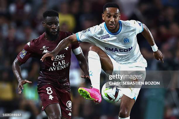 Marseille's Gabonese forward Pierre-Emerick Aubameyang fights for the ball with Metz's Ivorian defender Ismael Traore during the French L1 football...