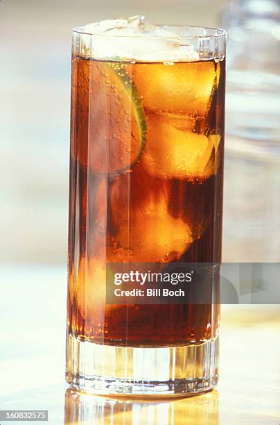 diet cola in a glass with ice - coca cola no sugar stock pictures, royalty-free photos & images