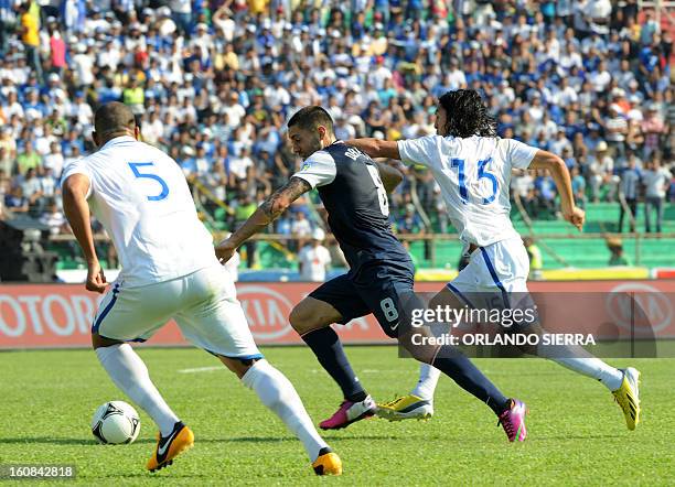 Clinton Dempsey and Honduras' Roger Espinoza and Victor Bernardez vie for the ball during their Brazil-2014 FIFA World Cup CONCACAF football...