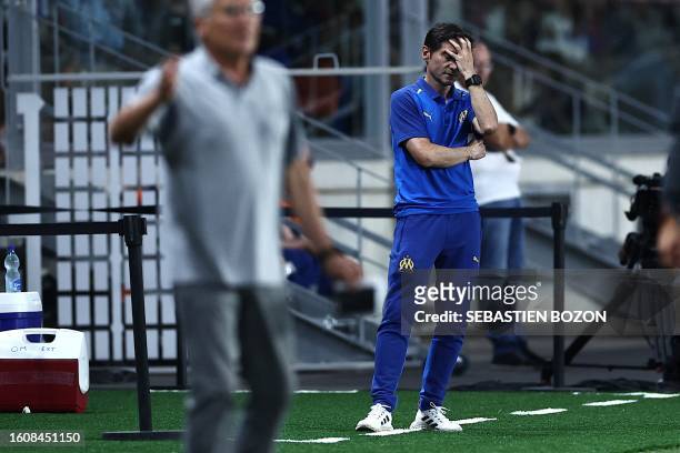 Marseille's Spanish head coach Marcelino Garcia Toral reacts next to Metz's Romanian headcoach Laszlo Boloni during the French L1 football match...