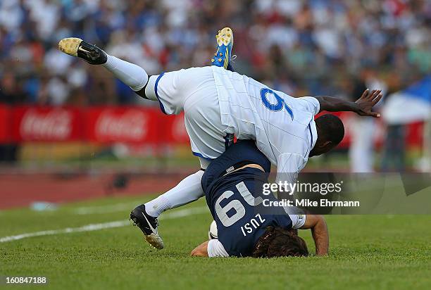 Graham Zusi of the United States gets tangled up with Juan Carlos Garcia of Honduras during a FIFA 2014 World Cup Qualifier at Estadio Olimpico...