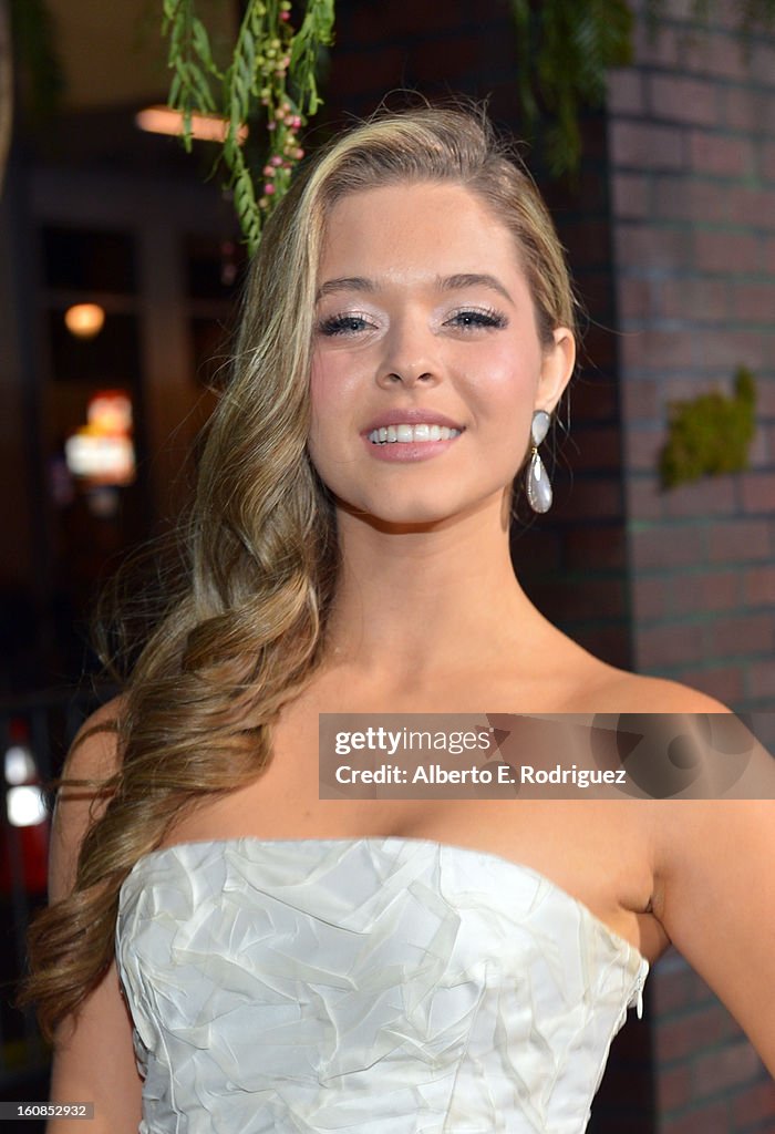 Premiere Of Warner Bros. Pictures' "Beautiful Creatures" - Red Carpet