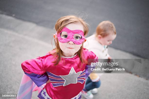 super sisters - enfant deguisement photos et images de collection