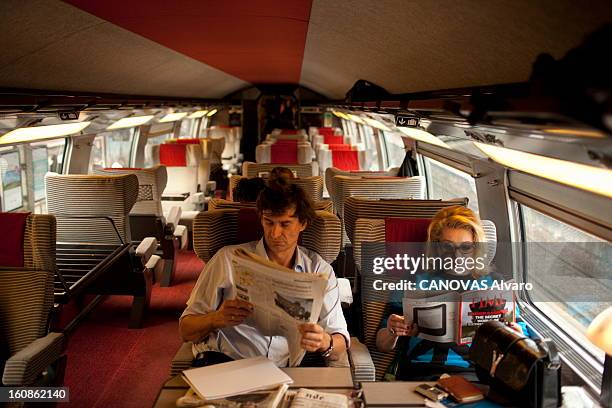 Catherine Deneuve On Tour To Promote The Film 'potiche' By Francois Ozon. Catherine DENEUVE en tournée de promotion pour le dernier film de Francois...