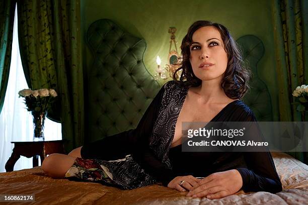 Meeting In Rome With Sabina Began The Queen Bee Of Silvio Berlusconi. Sabina BEGAN, 38 ans, actrice italienne d'origine bosnienne, maîtresse de...