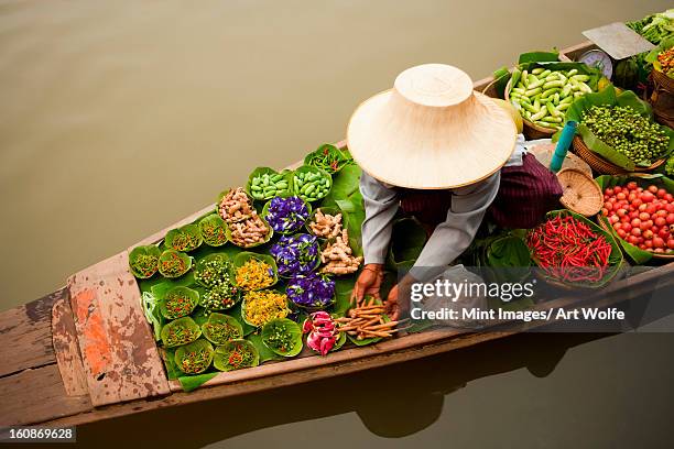 floating market, bangkok, thailand. - floating market stockfoto's en -beelden