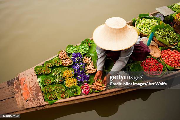 floating market, bangkok, thailand. - bangkok thailand stock pictures, royalty-free photos & images