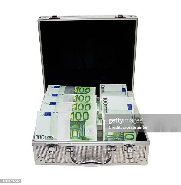 aluminio maleta llena de billetes de euro bundles” (paquetes), - fajo de billetes de euro fotografías e imágenes de stock