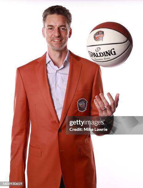 Inductee Pau Gasol poses during the 2023 Naismith Hall of Fame Awards Gala at Mohegan Sun on August 11, 2023 in Uncasville, Connecticut.