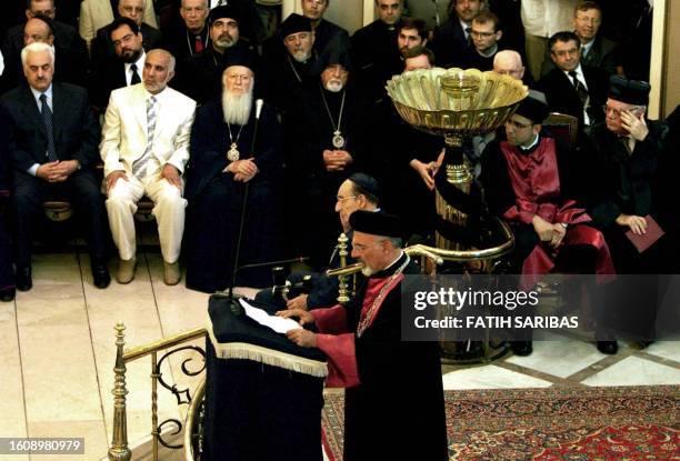 Turkey's deputy Chief Rabbi Izak Haleva addresses mourners attending the funeral ceremony of late chief rabbi David Aseo in Neve Shalom synagogue in...