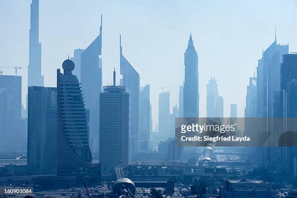 sheikh zayed road - dubai fog stock pictures, royalty-free photos & images