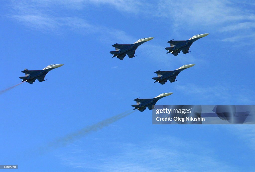 Planes Perform at Moscow International Air Show