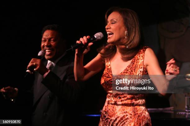 Billy Davis, Jr., left, and Marilyn McCoo performing at Cafe Carlyle on Tuesday night, May 13, 2008.