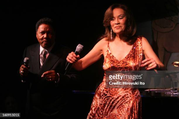 Billy Davis, Jr., left, and Marilyn McCoo performing at Cafe Carlyle on Tuesday night, May 13, 2008.