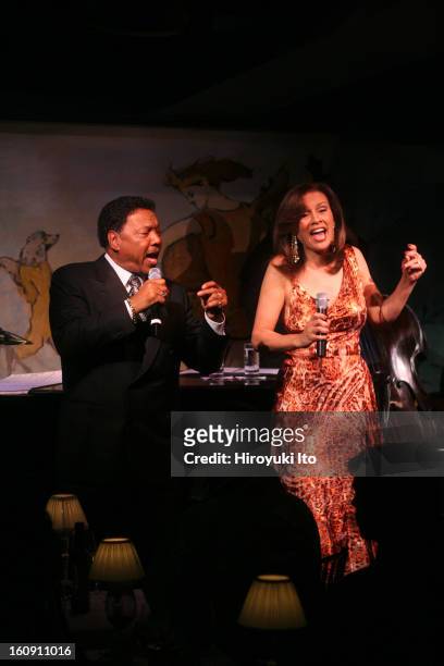 Billy Davis, Jr., left, and Marilyn McCoo performing at Cafe Carlyle on Tuesday night, May 13, 2008.