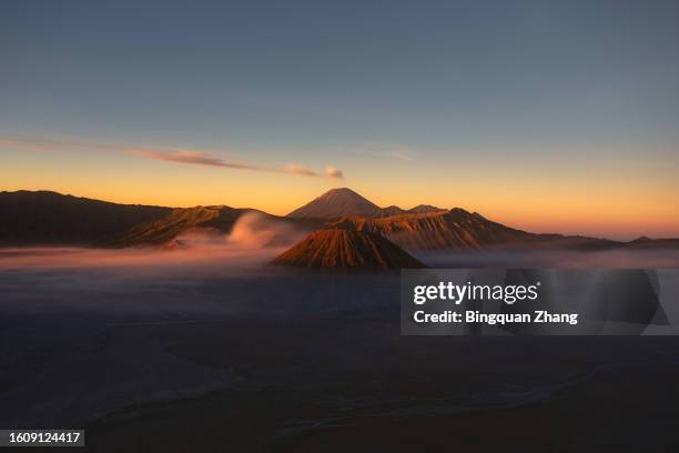 mount bromo volcano indonesia - indonesien stock-fotos und bilder