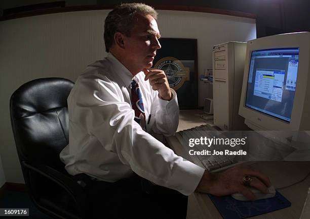 Lt. Paul O''Connell from the Broward County Sheriff''s Office uses an AOL account on his computer August 14, 2001 to bring online pedophiles to...