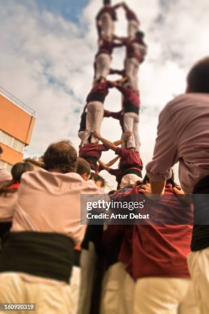 human tower made by castellers. - castell stockfoto's en -beelden