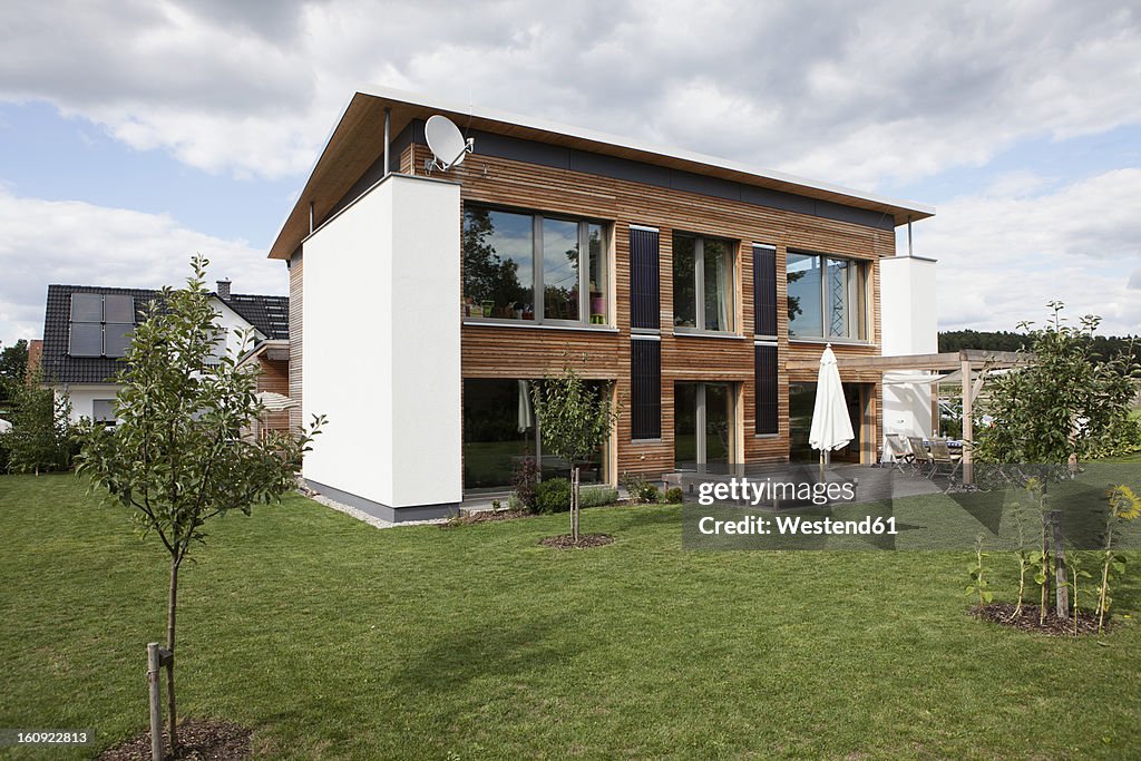 Germany, Bavaria, Nuremberg, View of modern house with garden