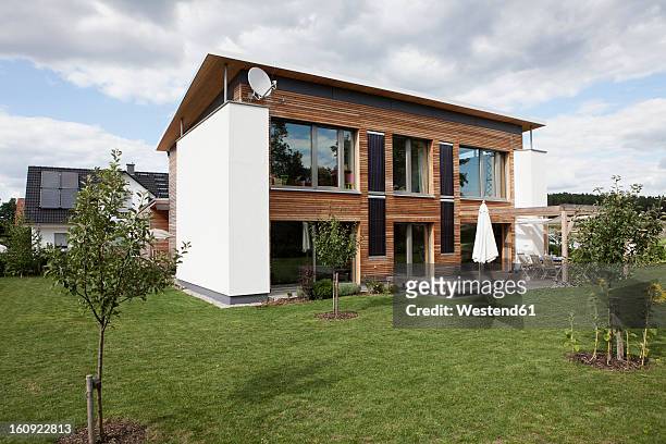 germany, bavaria, nuremberg, view of modern house with garden - buildings in germany ストックフォトと画像