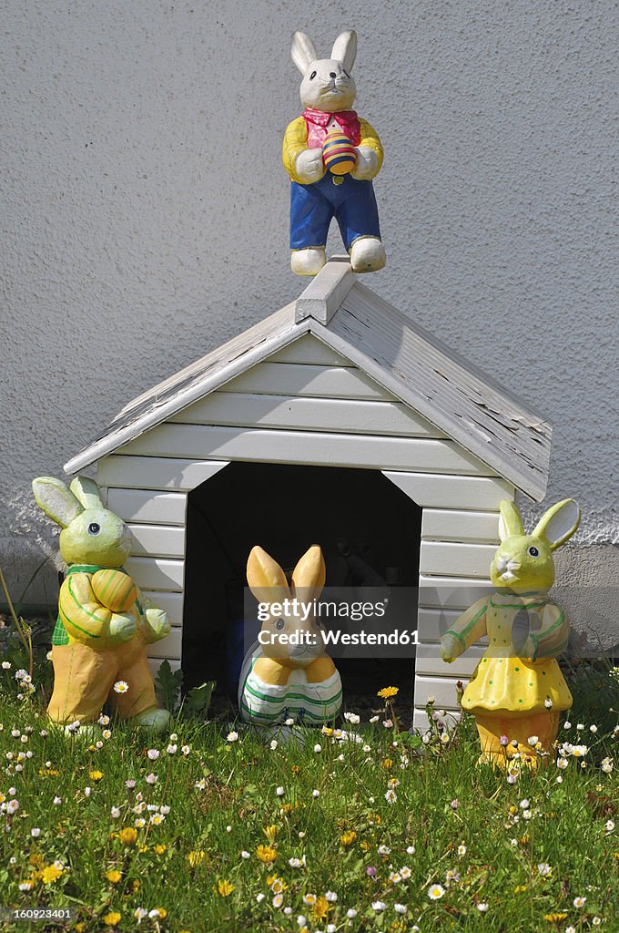 Germany, Bavaria, View of doghouse with easter bunny