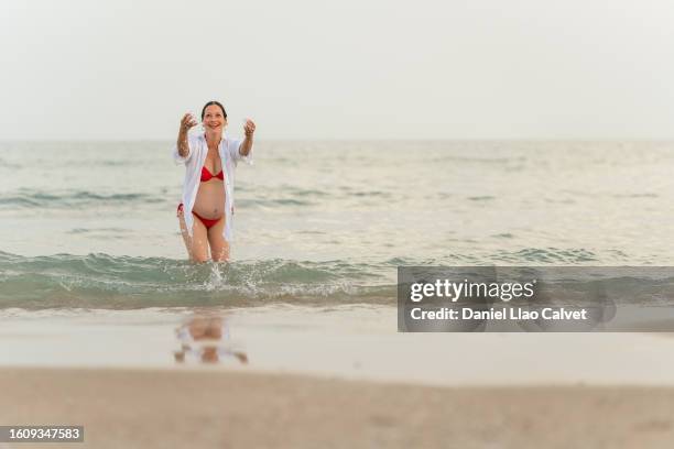 venezuelan woman splashing water high in the air - mujer stock pictures, royalty-free photos & images