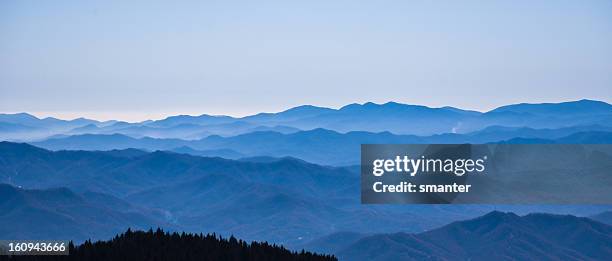 blue ridge mountains - blue ridge mountains stock pictures, royalty-free photos & images