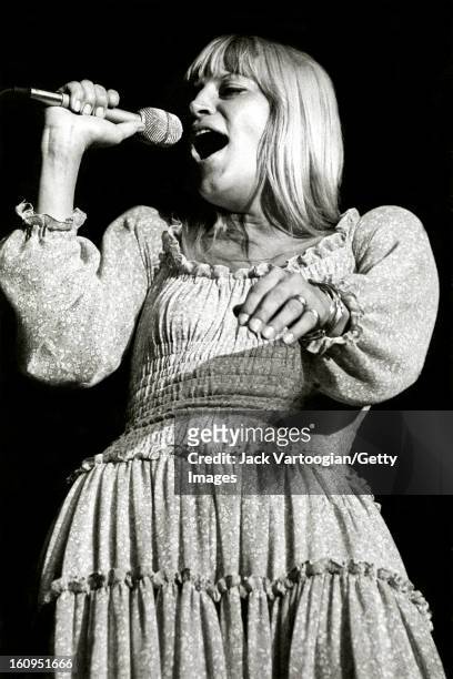 American singer and songwriter Mary Travers performs in a solo concert at the Schaefer Music Festival, Wollman Rink, Central Park, New York, New...