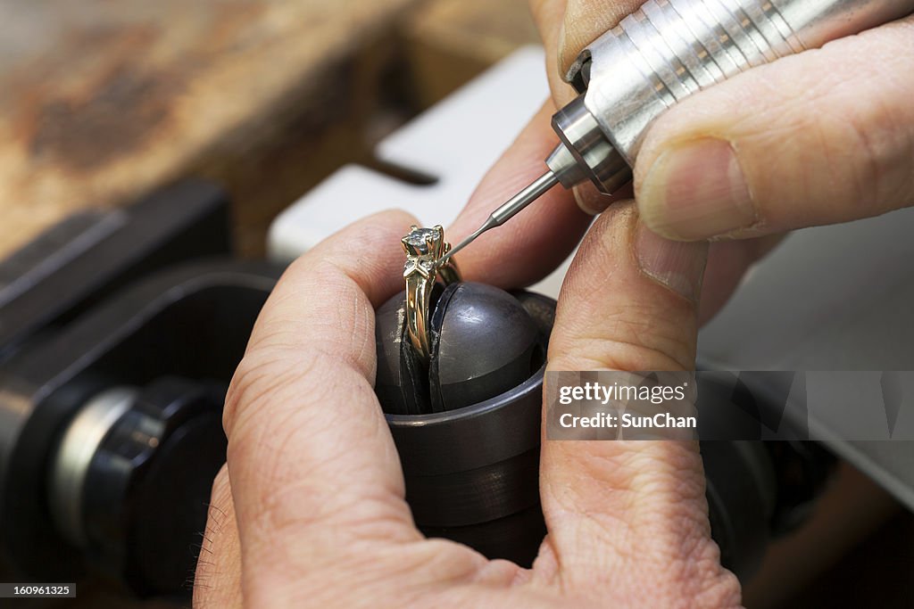 Schmuck reparieren