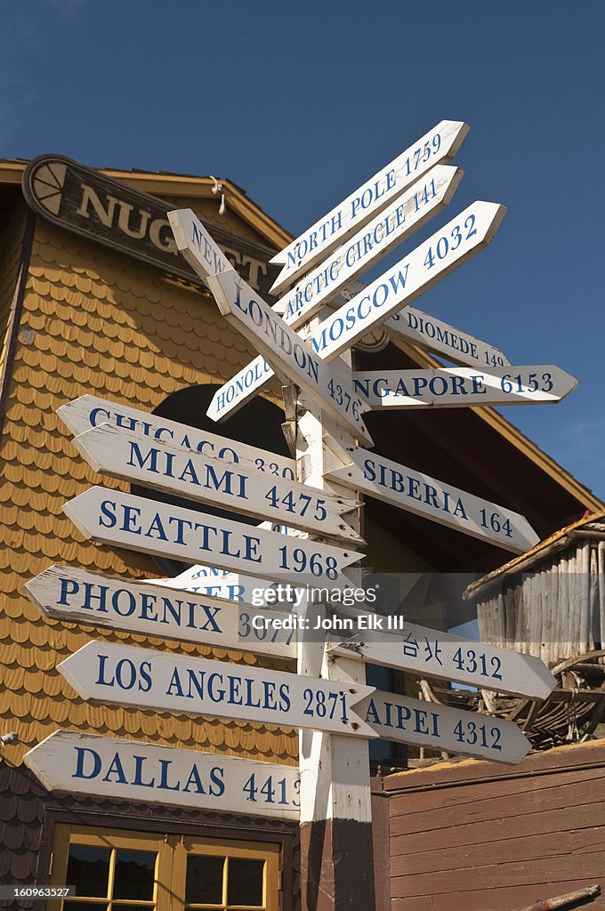 Directional Distance Sign Directional Distance Arrows Signpost High-Res Stock Photo - Getty Images