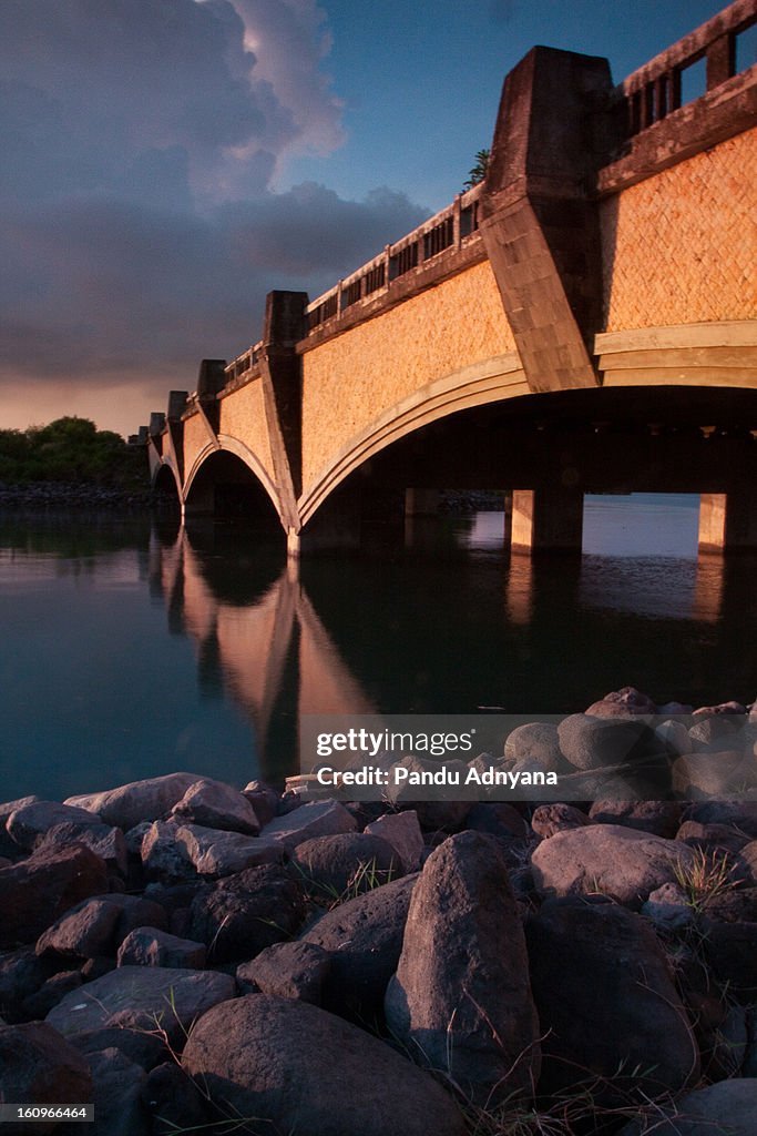 Bridge En Rocks Rocks Under The Bridge High-Res Stock Photo - Getty Images