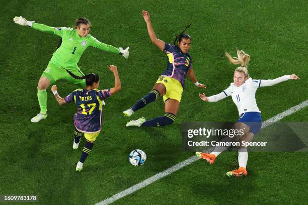 Lauren Hemp of England has a shot whilst under pressure from Carolina Arias, Catalina Perez and Daniela Arias of Colombia during the FIFA Women's...