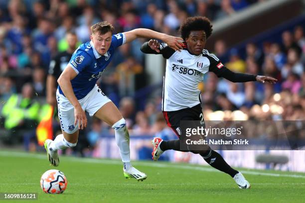 Nathan Patterson of Everton controls the ball whilst under pressure from Willian Borges da Silva of Fulham during the Premier League match between...