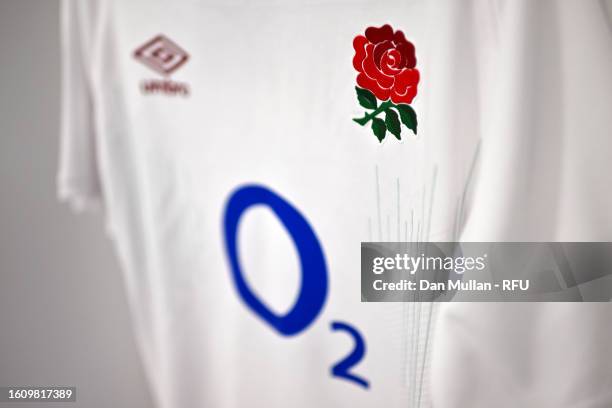 Red Roses Antham Rose Emblem Photos and Premium High Res Pictures - Getty Images