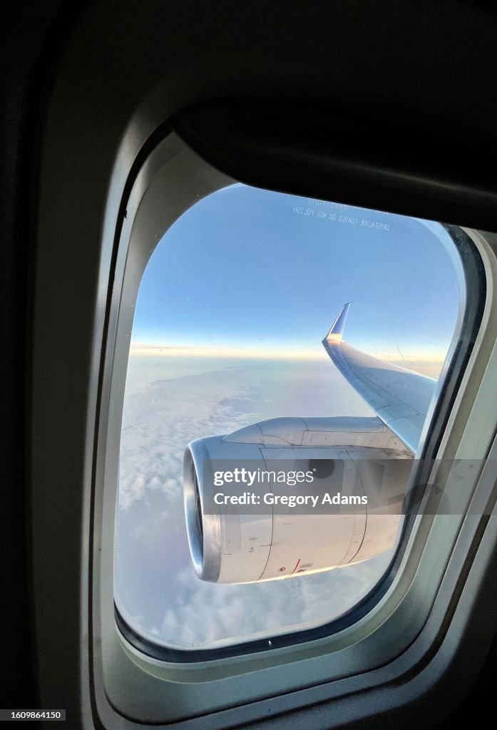 Simulated Window Jet Jet Engine And Wing Out A Window In Flight High-Res Stock Photo - Getty ...